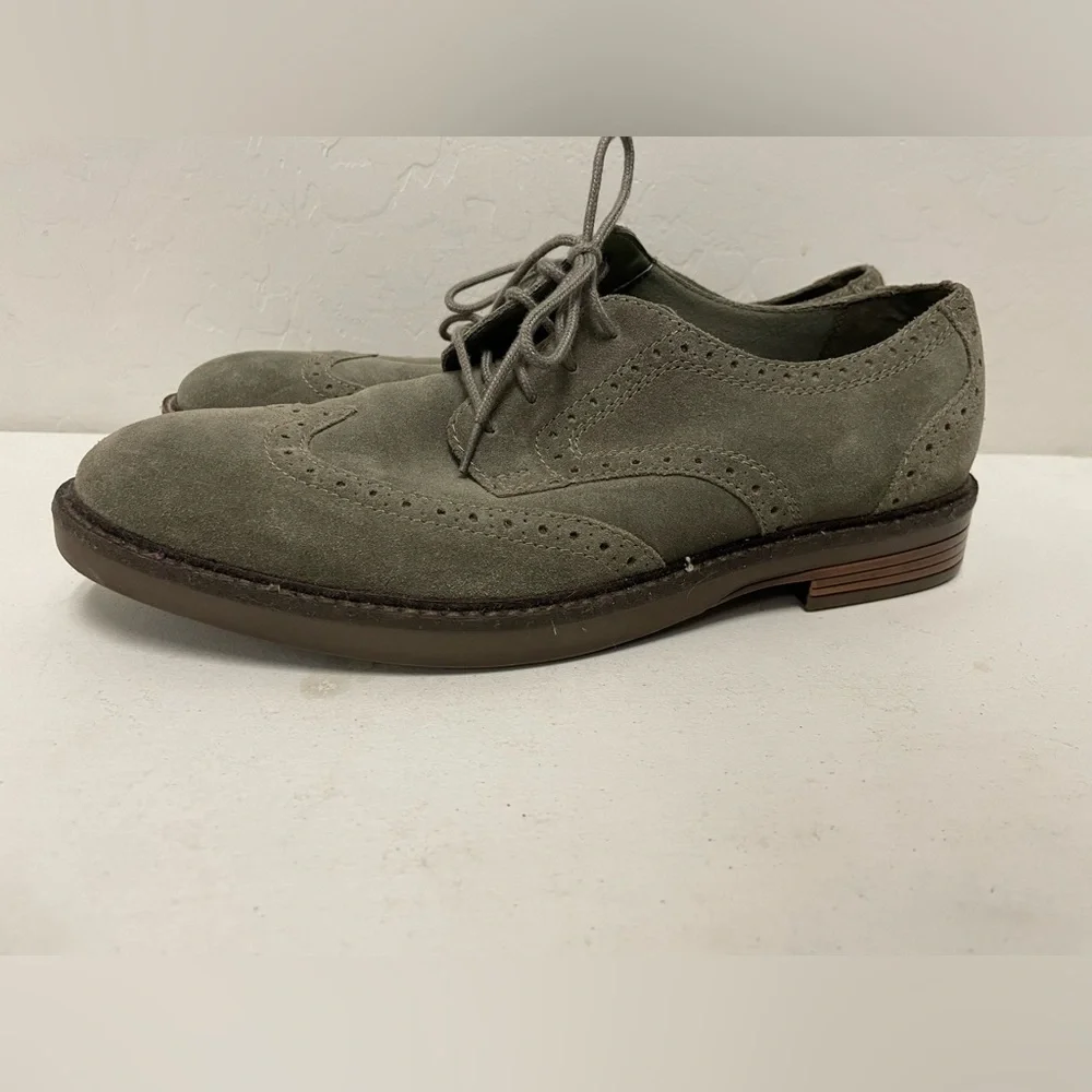 Clarks Collection Suede Wingtip Oxfords in Dove Gray Size 10 M‎